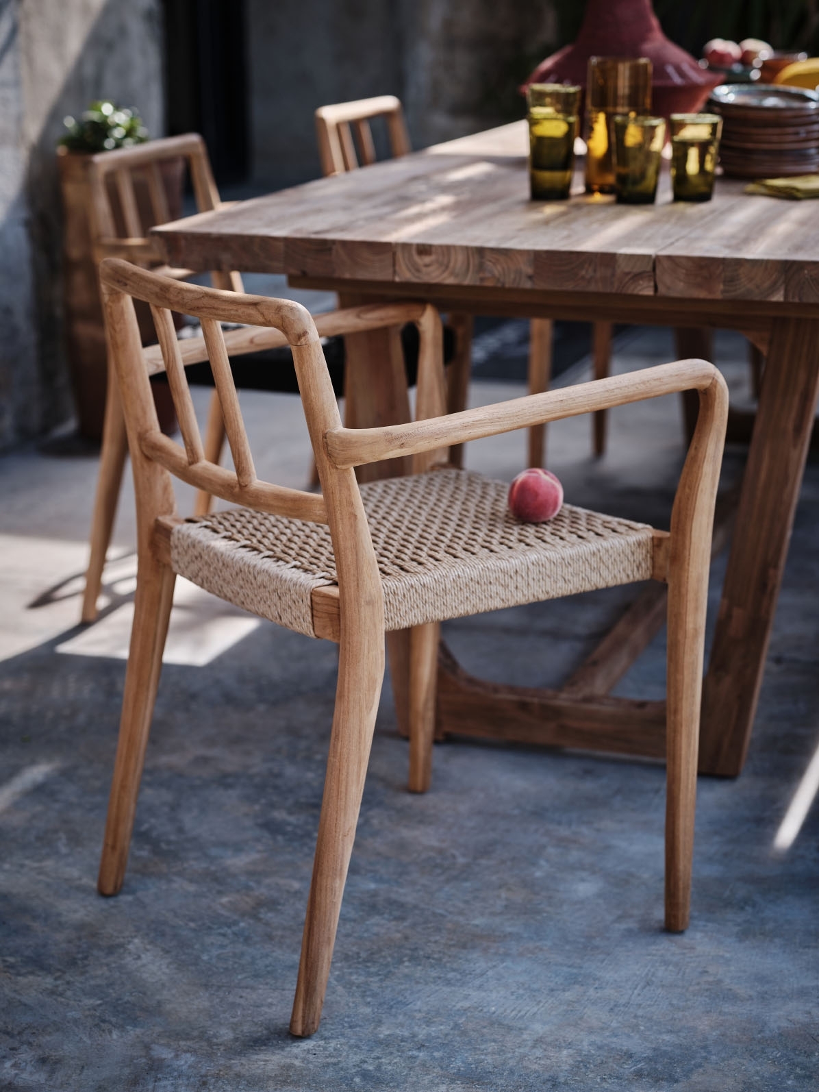 Fauteuil_GALDANA_empillable_In_Outdoor-1.jpg
