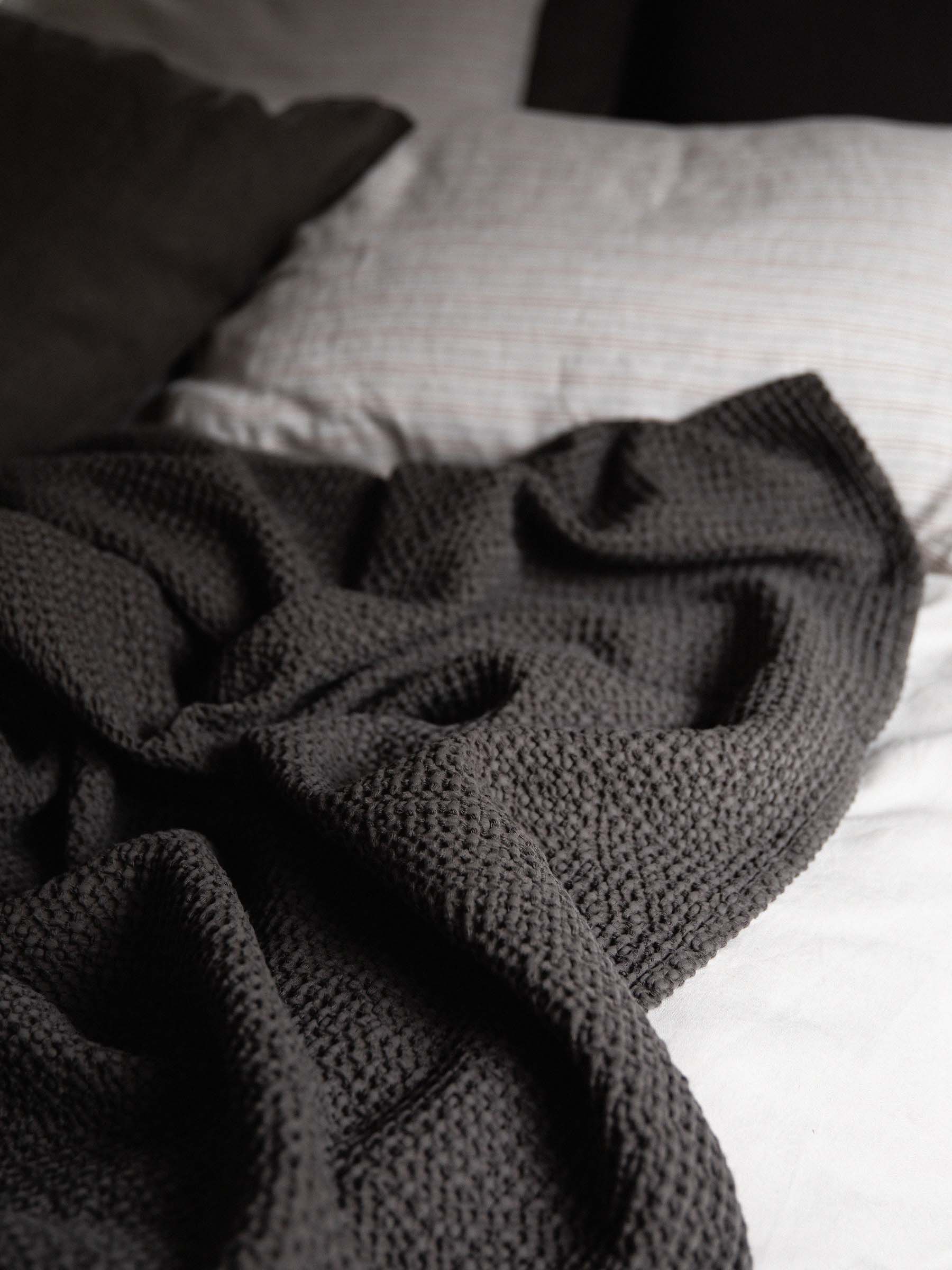 miro_taupe_close_up-6719